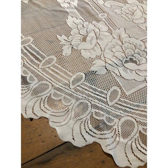 Vintage Oval Lace Tablecloth Ivory Victorian Style 82” x 58” - Picture 2 of 6